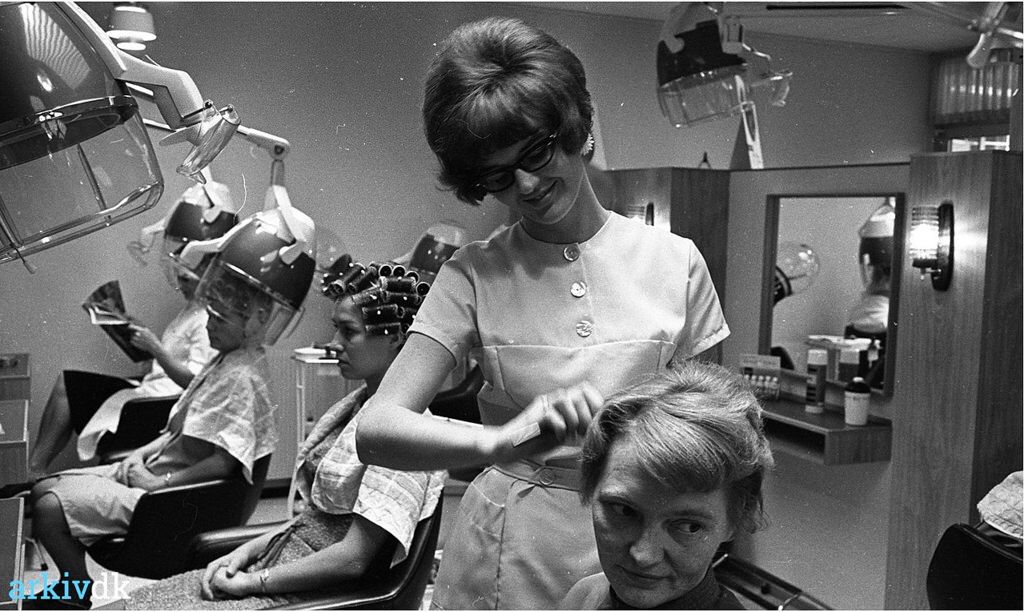 Friseure In Der Nähe Jetzt Geöffnet Skærmbillede 2017-01-11 kl. 20.52.46 | Vintage hair salons, Vintage