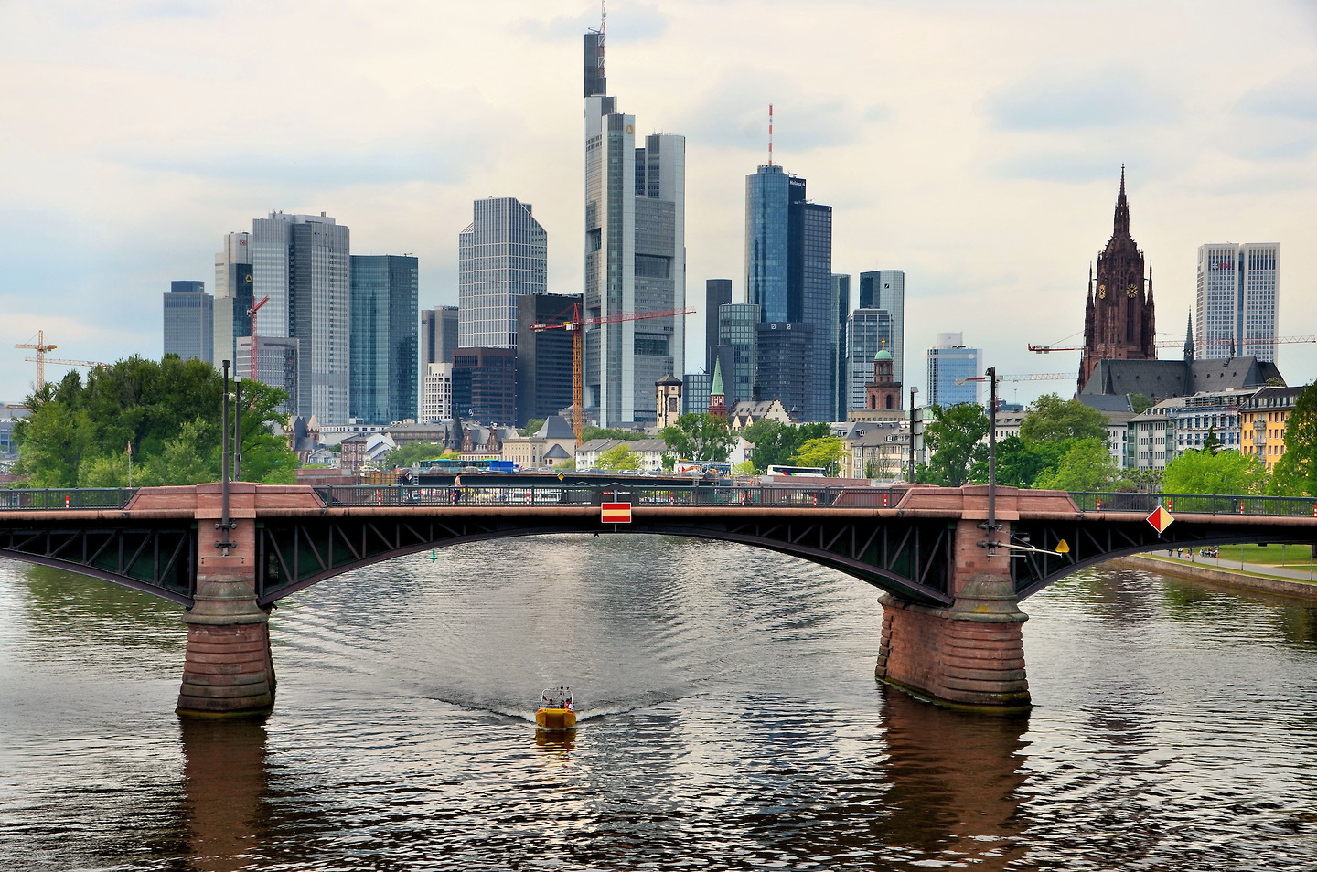 Textorbad Textorstraße 42 60594 Frankfurt Am Main Skyline of Downtown Frankfurt, Germany - Encircle Photos