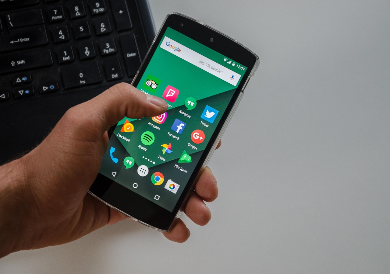 Handy Buchen Skr03 über 1.000 Euro Smartphone Notebook Social Media · Kostenloses Foto auf Pixabay
