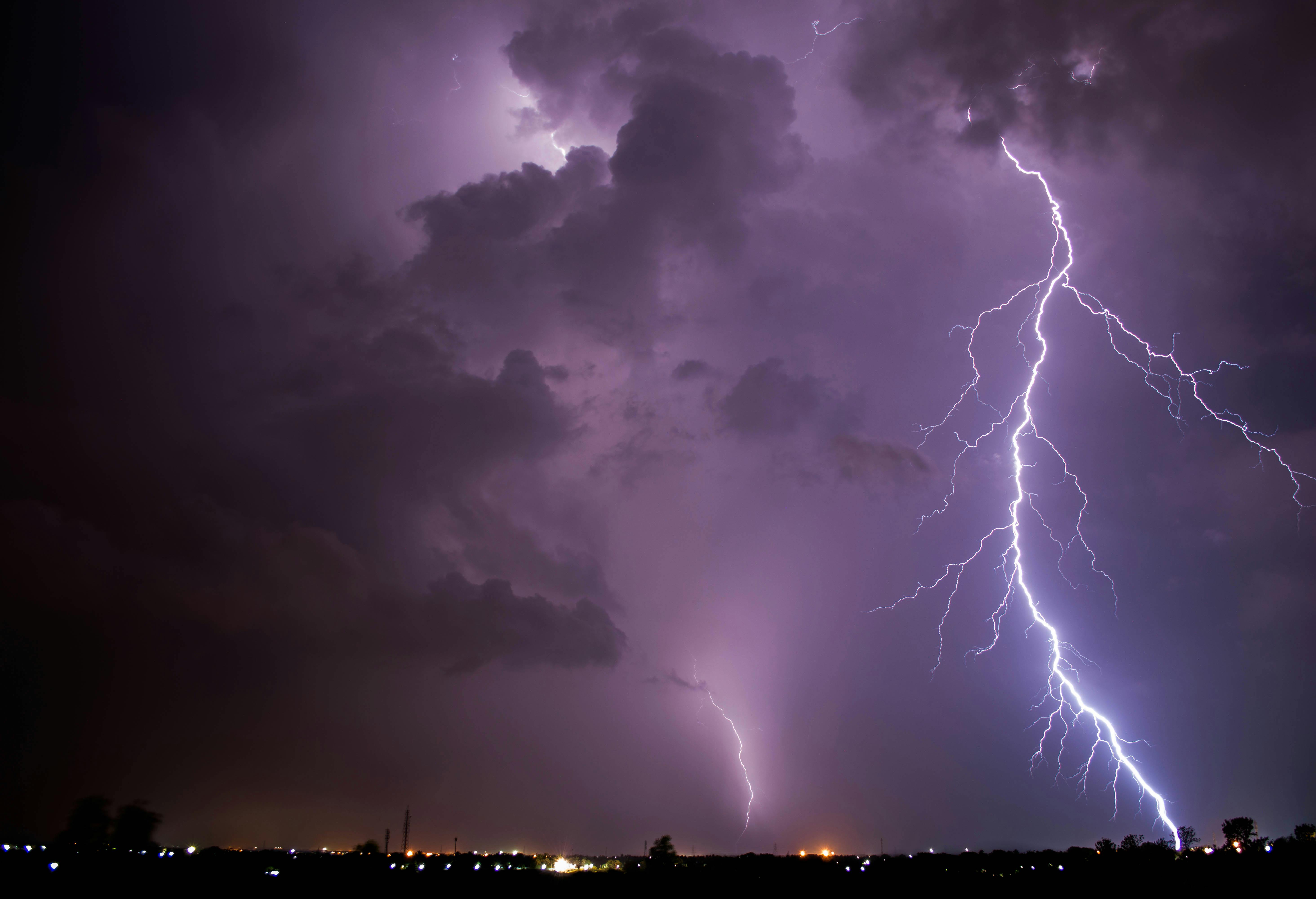 Blitz Reinigung Chemische Reinigung Und Wäscherei Kenan Yılancı Szenische Ansicht Des Gewitters · Kostenloses Stock Foto