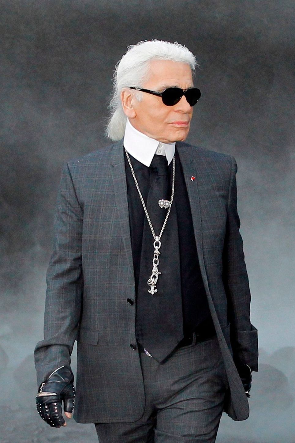 Karl Aschoff Klinik Bad Kreuznach Erfahrungen The Story Behind Karl Lagerfeld’s Iconic Ponytail | British Vogue