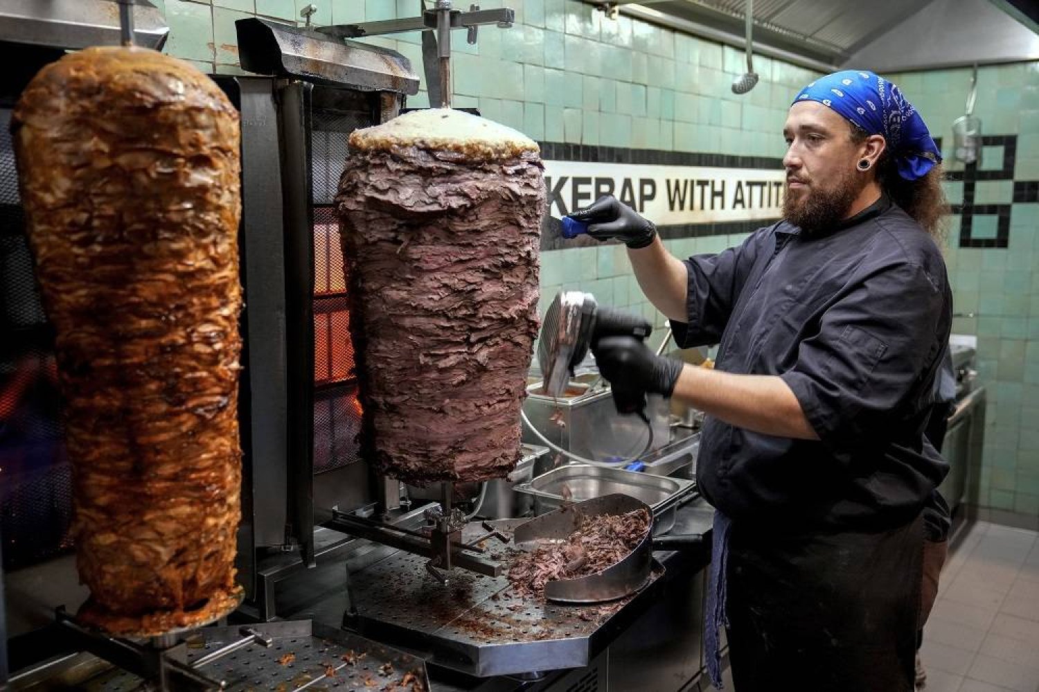 Pascham - Pizza Und Döner Kebab Türkiye Wants to Regulate Germany’s Beloved Döner Kebab Street Food
