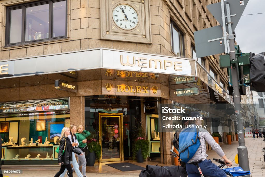 Juwelier Wempe In Bremen - Schmuck Und Uhren Wempe In Hamburg Stock Photo - Download Image Now - Hamburg - Germany