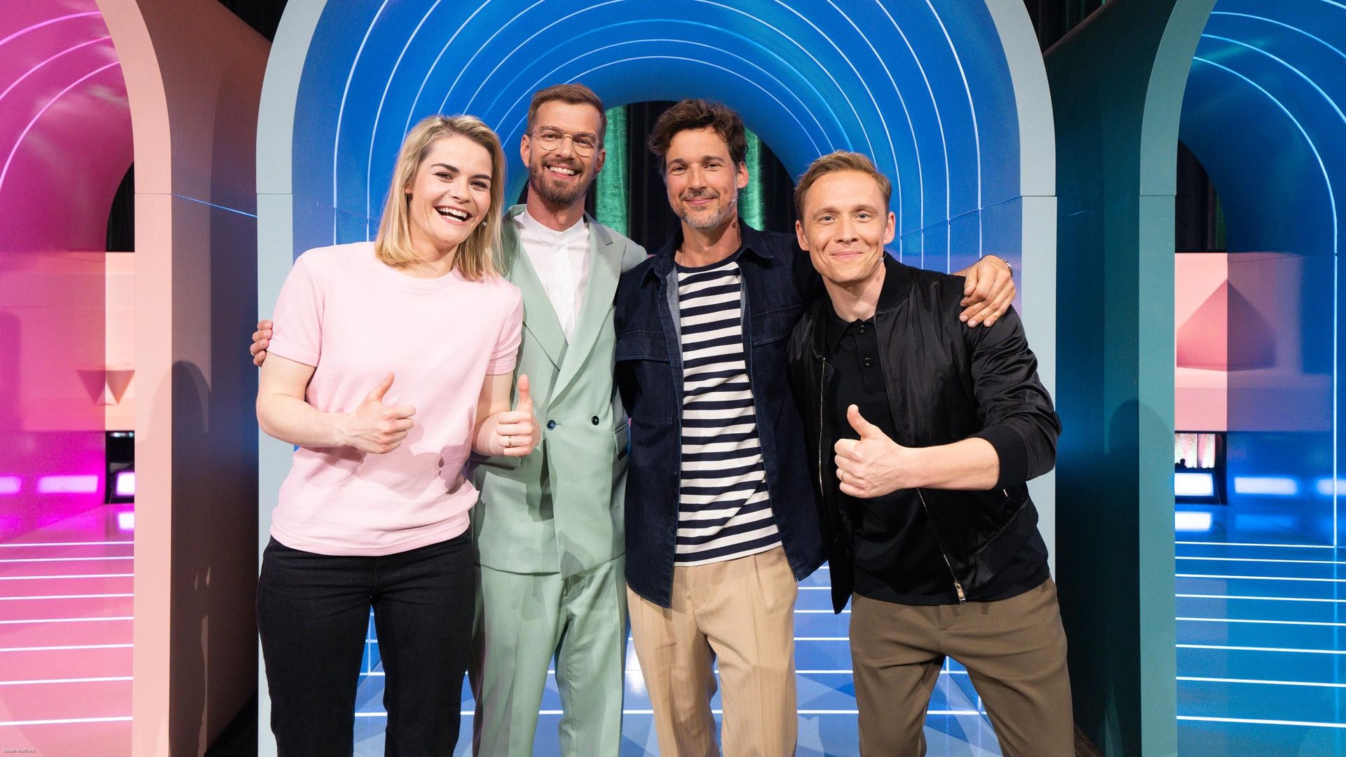Wer Holt Gebrauchte Möbel Kostenlos Ab Lübeck Wer moderiert das "Wer stiehlt mir die Show?"-Staffelfinale?